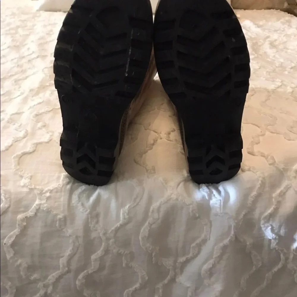 Burberry boots authentic - Picture 4 of 4
